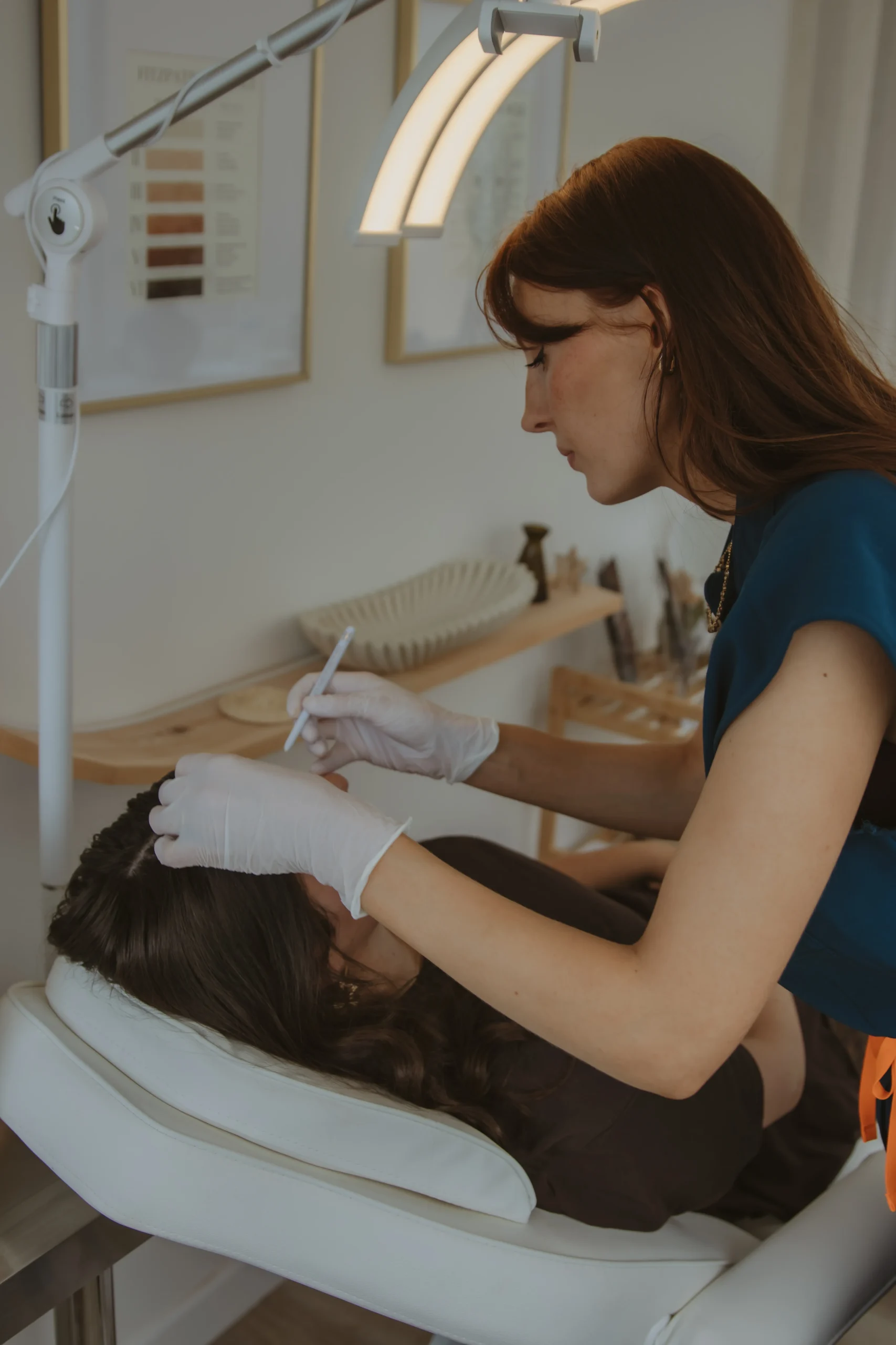 Jasmine carrying out a precise forehead aesthetics treatment