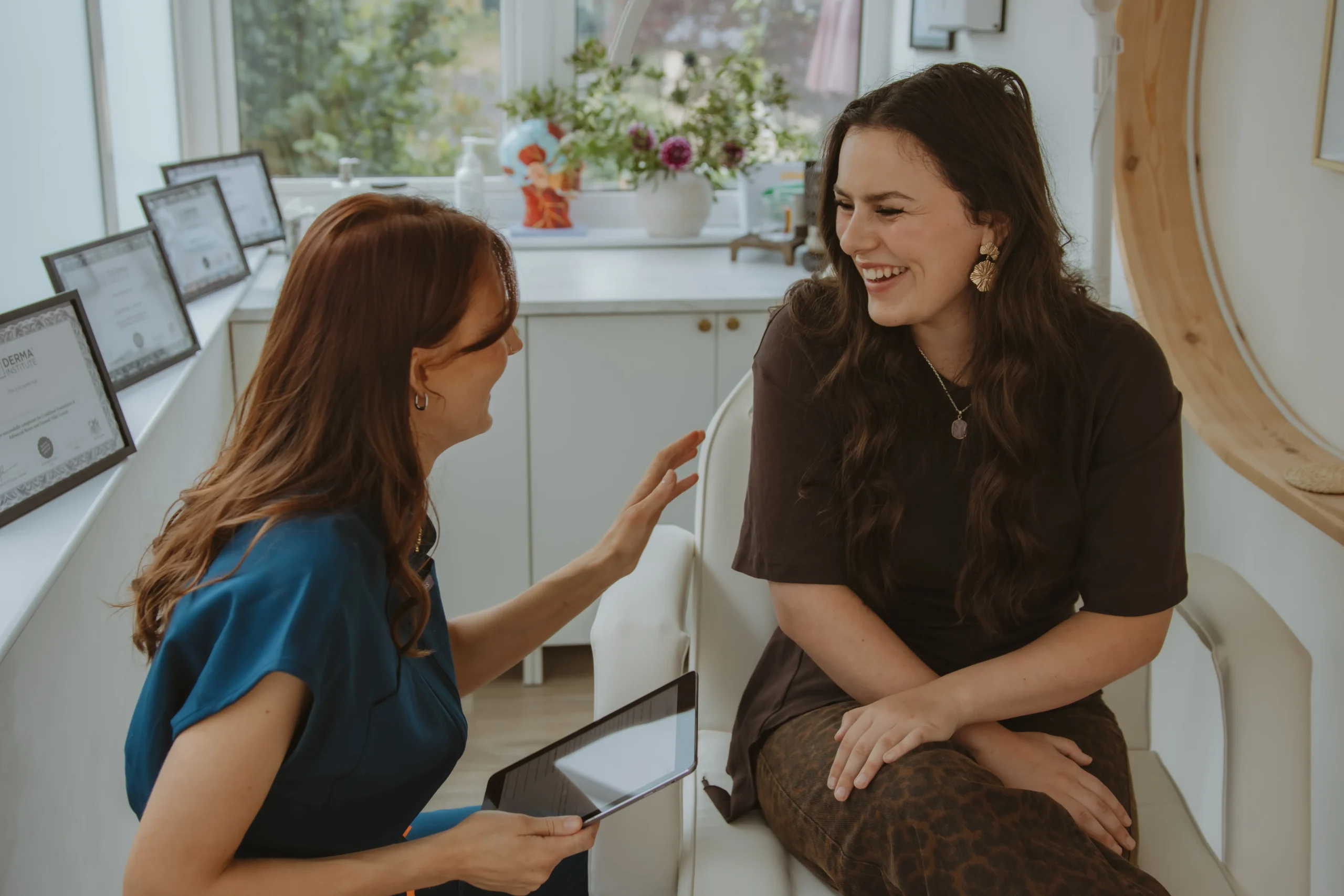 Jasmine speaking with a client during a personalised consultation